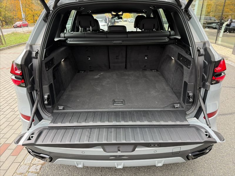 BMW X5 3,0 30d xDrive - fotka 31 z 36