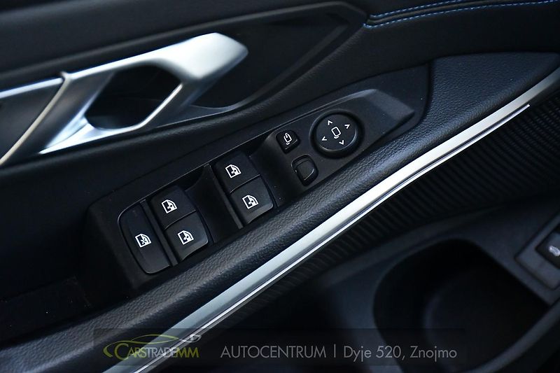 BMW Řada 3 320d xDrive M-SPORT  - fotka 26 z 56