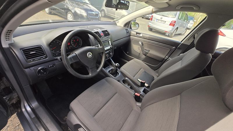 Volkswagen Golf 1.4 TRENDLINE  59KW - fotka 23 z 35