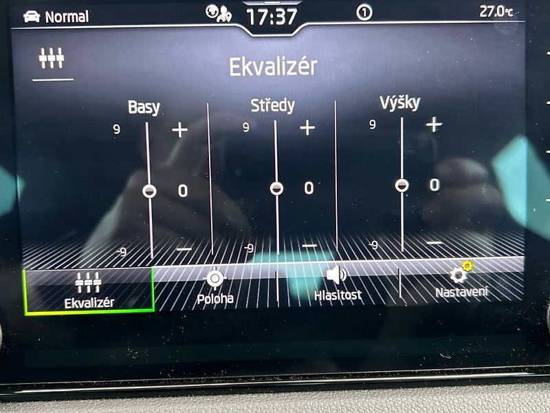 Škoda Karoq (2022) 1.5 TSI 7DSG Sportline - fotka 28 z 33