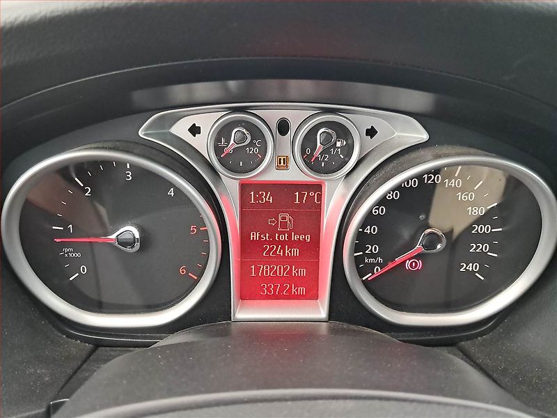 Ford Focus (2011) 1.6 TDCi, nová STK, Tažné - fotka 11 z 16