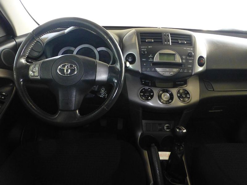 Toyota RAV4 (2009) 2,2 D-4D*ALU**TAŽNÉ**4X4 - fotka 16 z 25