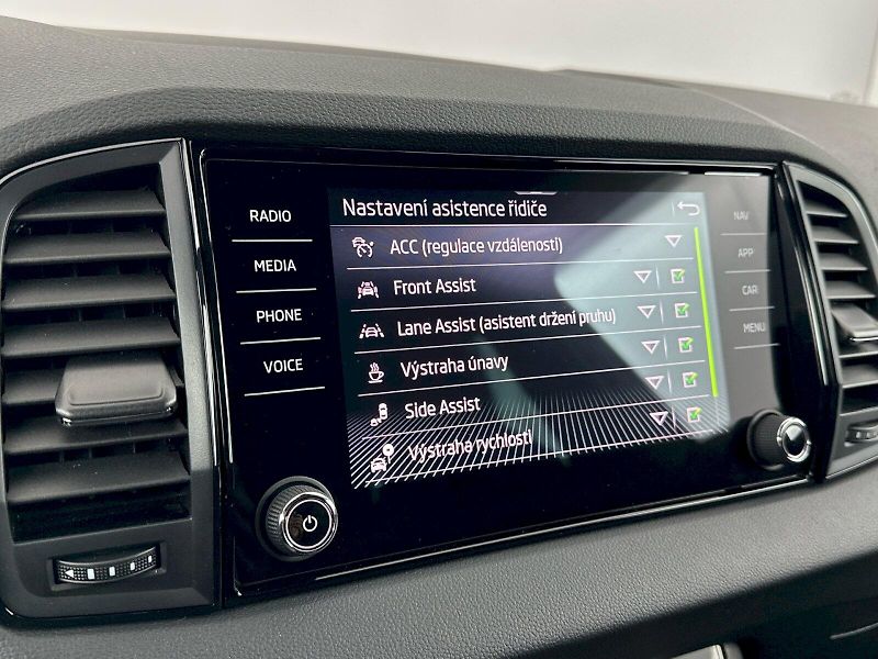 Škoda Karoq (2025) DSG 1.5TSI 110kW SportLine - fotka 14 z 36