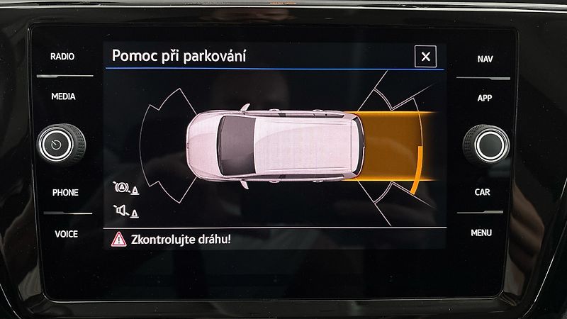 Volkswagen Touran 2.0 TDI DSG Highline - fotka 12 z 26