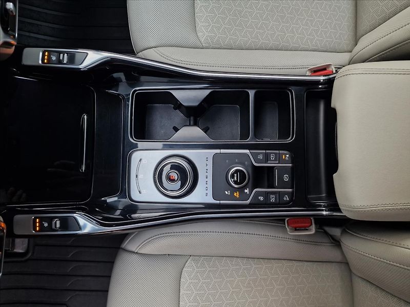 Kia Sorento 1.6T-GDi PHEV 4x4 Premium, ČR - fotka 34 z 50