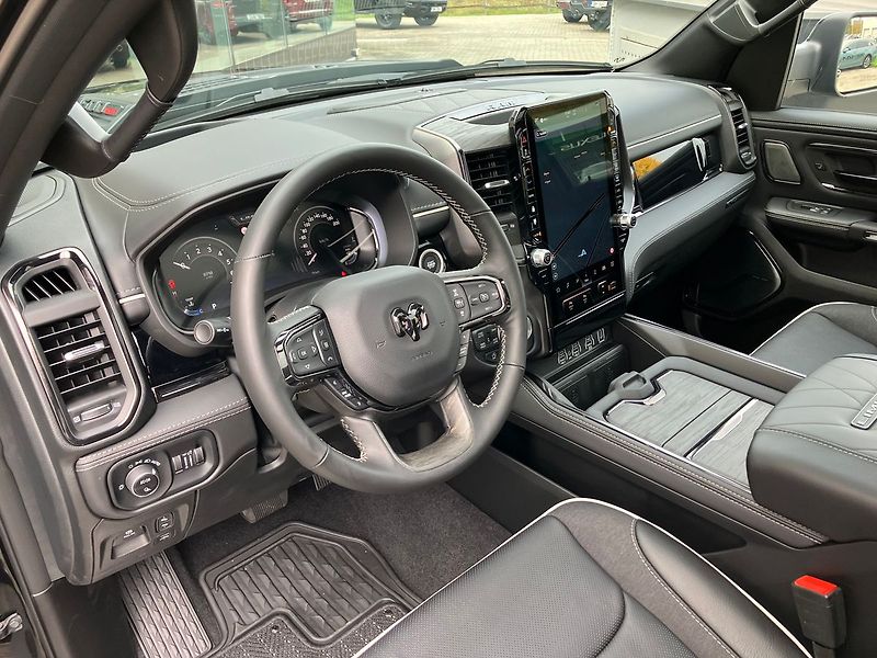 Dodge RAM (2025) 3.0 I6 548k LIMITED NIGHT RAMB - fotka 23 z 63