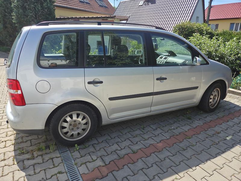 Volkswagen Touran (2004) na opravu nebo náhradní díly - fotka 2 z 6
