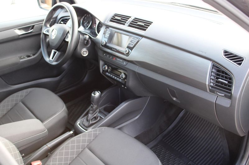 Škoda Fabia (2017) 1.0 TSI DSG KLIMATRONIK VÝHŘEV - fotka 12 z 15