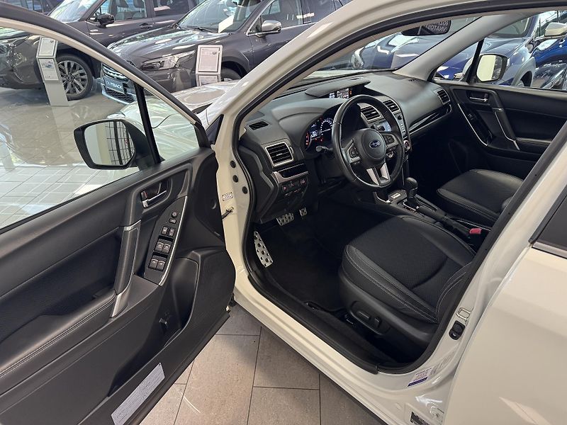Subaru Forester 2.0XT Comfort, CZ, Perfektní - fotka 12 z 49