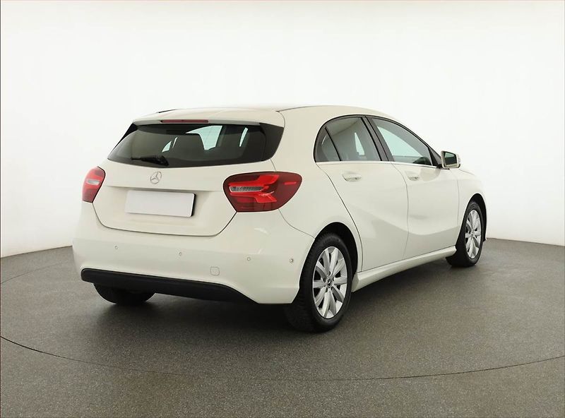 Mercedes-Benz Třídy A (2017) Style A 180 d, Kůže, Navi - fotka 5 z 20