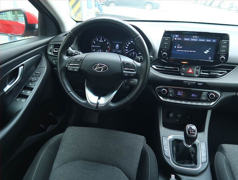 Hyundai i30 (2022) 1.0 T-GDI, ČR,1.maj - fotka 7 z 15