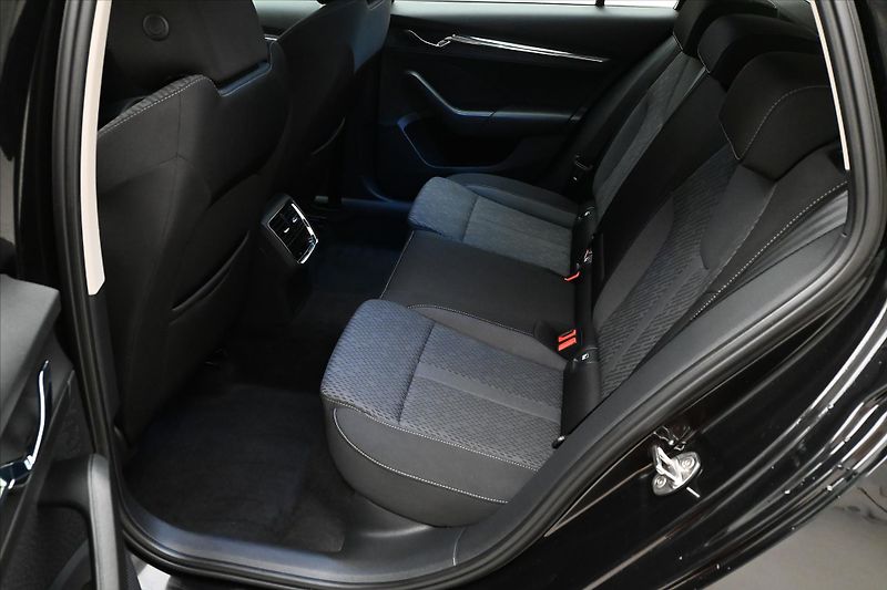 Škoda Octavia 2,0 TDI 110kW DSG Style Záruka - fotka 14 z 33