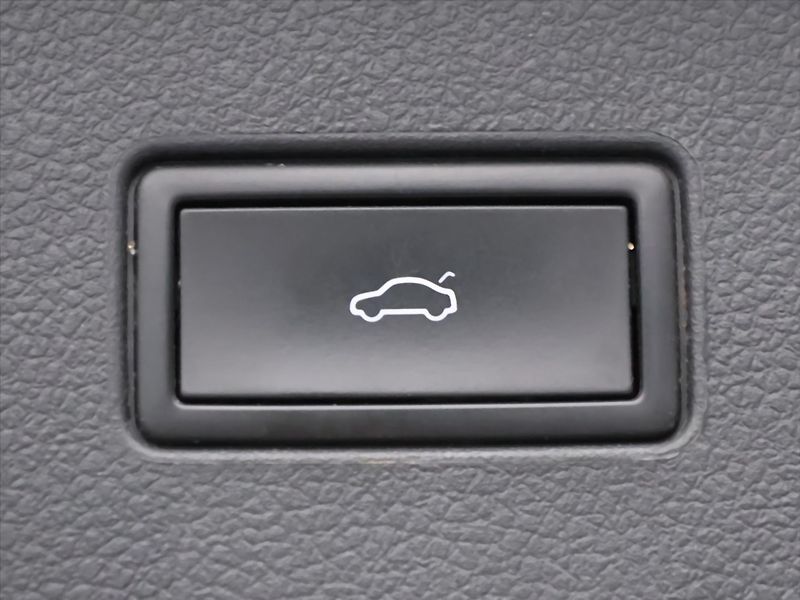 Volkswagen Passat 2,0 TDI 110kW Elegance DSG DPH - fotka 11 z 39