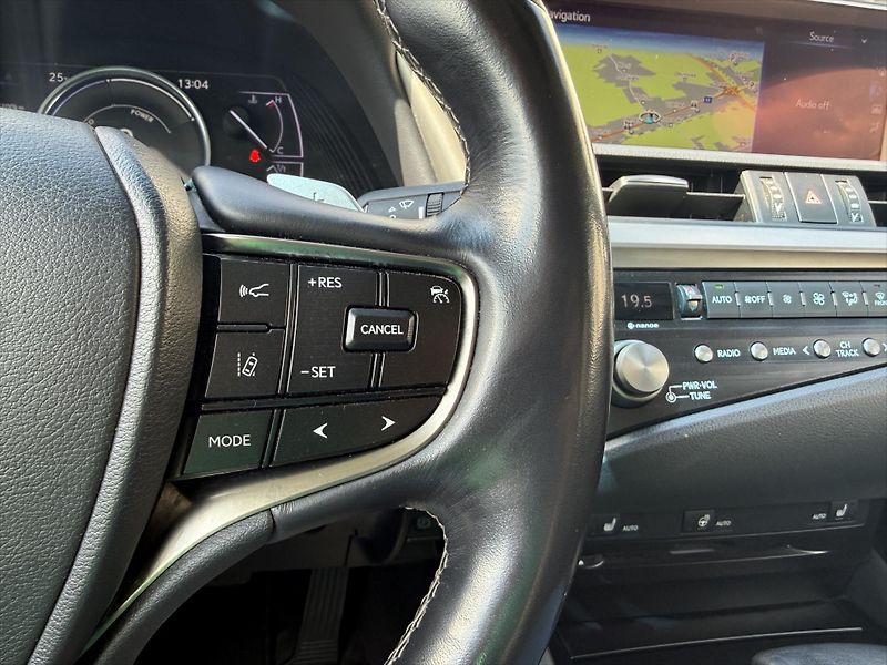 Lexus ES 300h 2,5 BUSINESS EDITION  ES - fotka 14 z 21