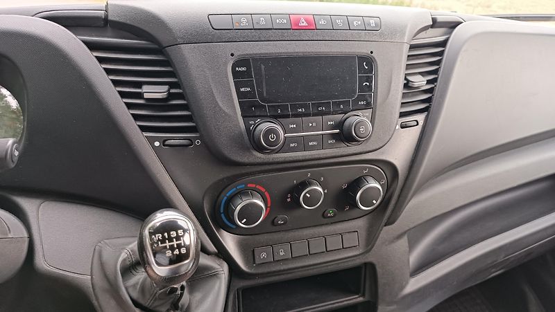 Iveco Daily 35S16V 78t km !! 16m3 klima - fotka 9 z 19