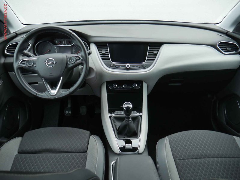 Opel Grandland X (2020) 1.2 PT, Innovation, LED - fotka 8 z 15