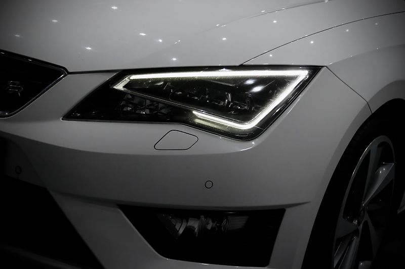 Seat Leon  1.4 TSI 92 kW FR - fotka 10 z 35