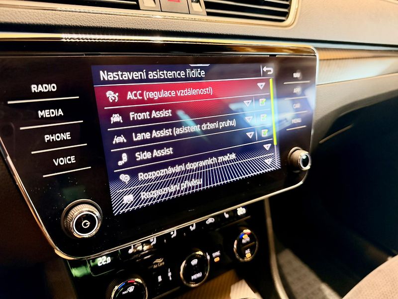 Škoda Superb 2.0 TDi DSG 4x4 Sportline - fotka 12 z 33