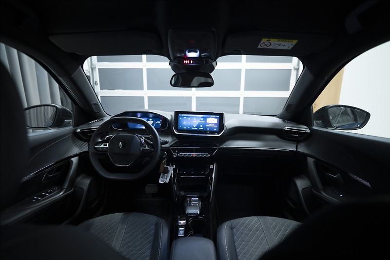 Peugeot 2008 1,2 HYBRID AT KAMERA 360° ČR - fotka 14 z 43