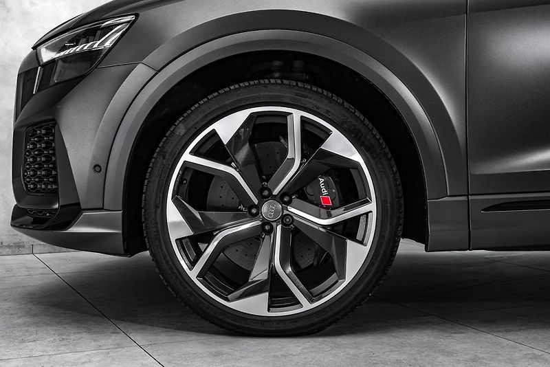 Audi SQ8 4,0TDI Keramiky Masáže Pano - fotka 2 z 32