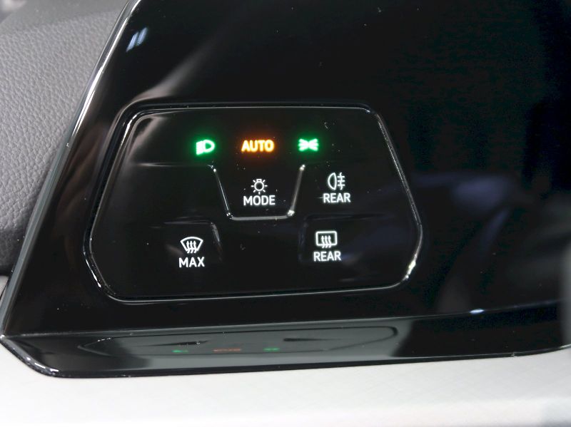 Volkswagen Golf (2024) LIFE 2.0TDI 110KW DSG TAŽNÉ - fotka 33 z 37