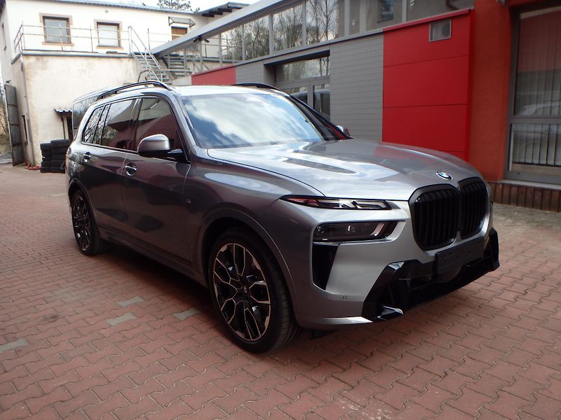BMW X7 (2025) xDrive40d, INDIVIDUAL,xOffroad - fotka 28 z 30