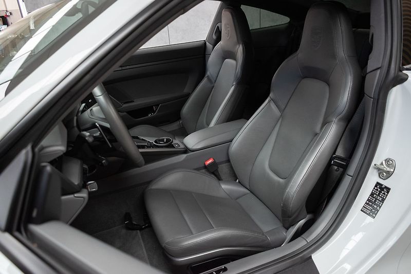 Porsche 911 992 CARRERA 4*BLACK PAKET*DPH* - fotka 7 z 37