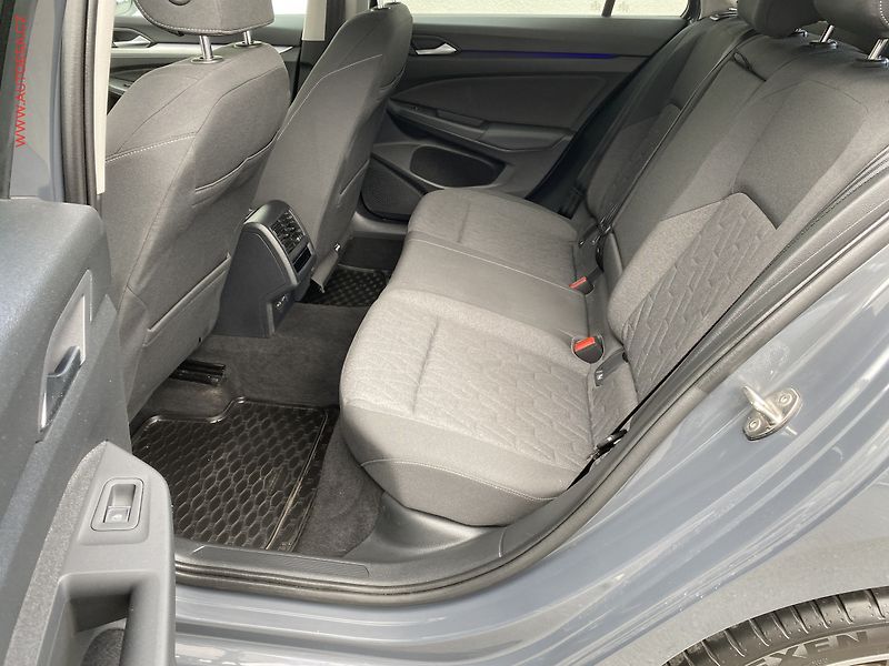 Volkswagen Golf (2024) 1.5e-TSi, ČR, Life, DSG, LED - fotka 10 z 20