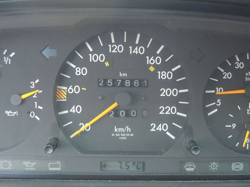 Mercedes-Benz Třídy E 124 300E 4Matic Automat - fotka 11 z 20