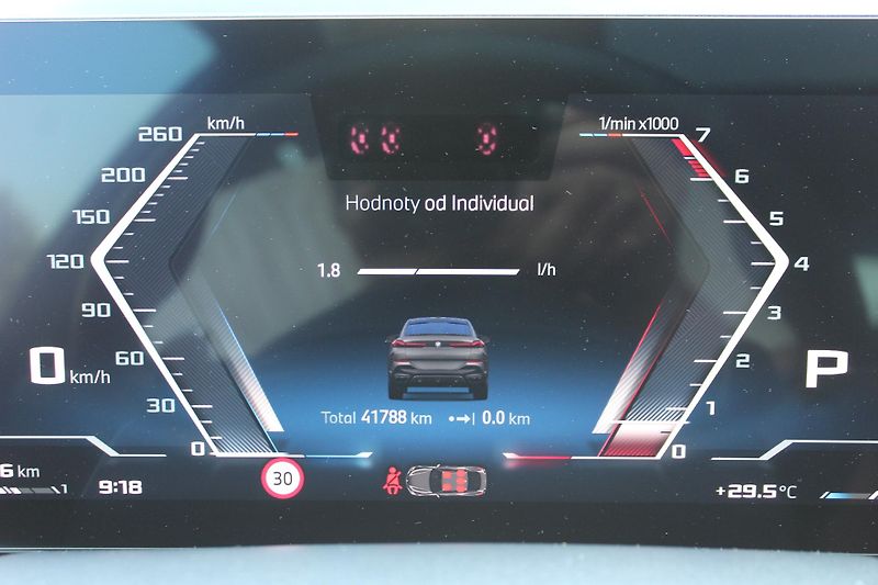 BMW X6 M60i xDrive, 390kW - fotka 15 z 27