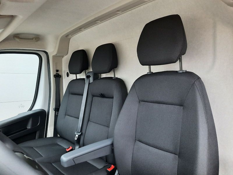 Peugeot Boxer (2026) FG 3300 L2H2 DIESEL 140k MAN6 - fotka 9 z 12