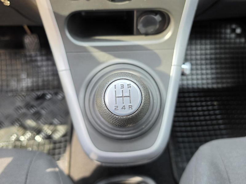 Suzuki Splash 1.2i 63kW KLIMA*REZERVACE* - fotka 21 z 46