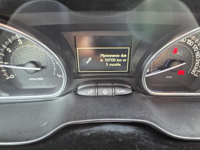 Peugeot 2008 (2019) 1.2 PT 130 GT line MAN 6 - fotka 15 z 30