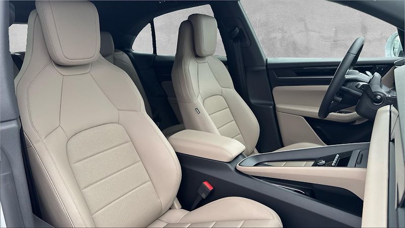 Porsche Macan 4 - fotka 17 z 25