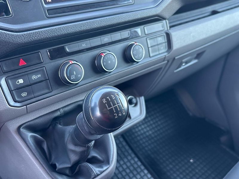 Volkswagen Crafter Skříň skříňový vůz - fotka 7 z 22