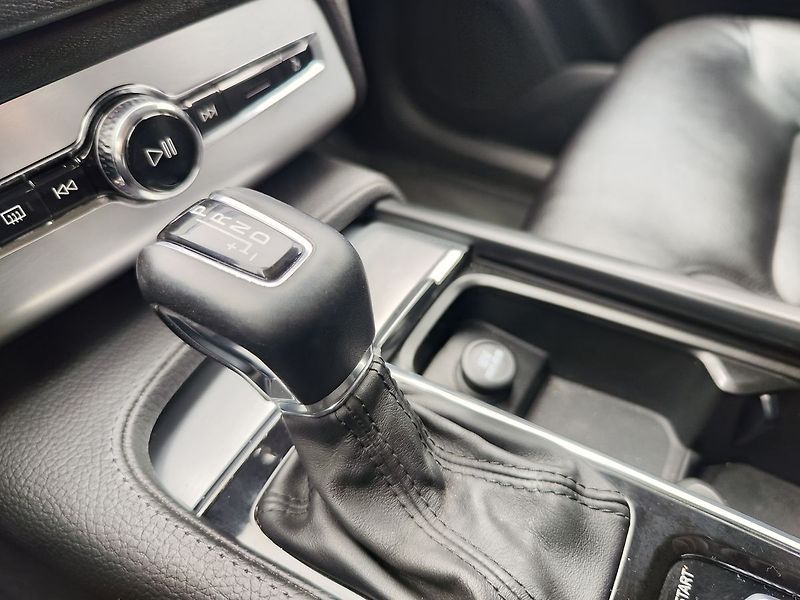 Volvo XC90 2.0 T6/235kW Momentum AWD - fotka 26 z 35