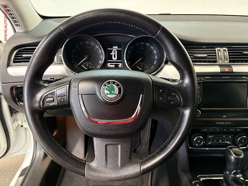 Škoda Superb (2013) 2.0 TDi, Elegance, DSG, +ALU - fotka 17 z 17
