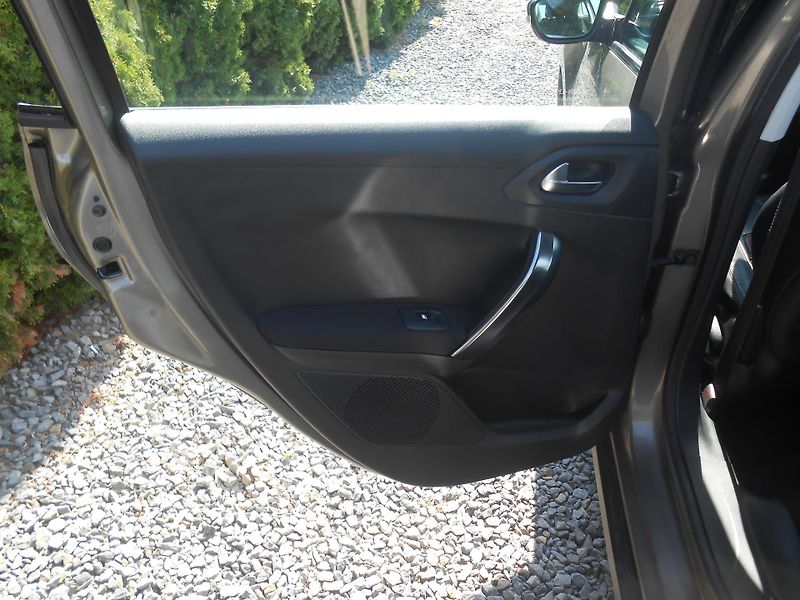 Peugeot 2008 1.6HDi, NAVI. CHROM,ALU - fotka 23 z 39