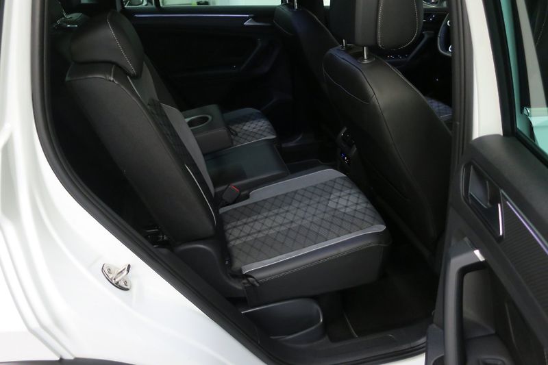 Volkswagen Tiguan (2022) R-line 2,0TDI 147 KW 4M DSG - fotka 42 z 49
