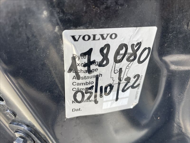 Volvo XC70 2,4 D5 Geartronic Momentum AWD - fotka 22 z 35
