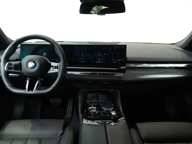 BMW Řada 5 520d xDrive - fotka 12 z 21
