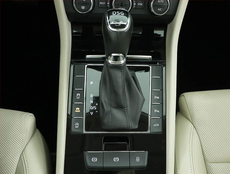 Škoda Superb (2015) 2.0 TSI - fotka 13 z 17