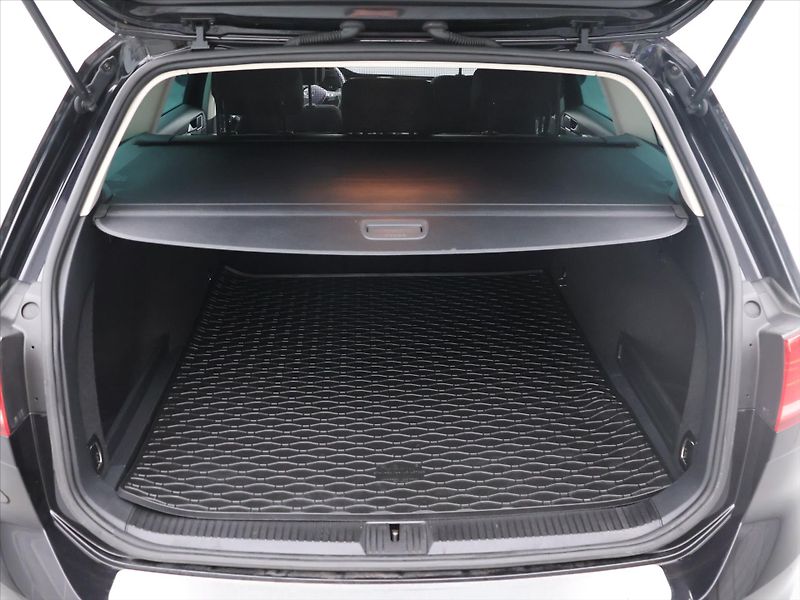 Volkswagen Passat 2,0 TDI 110kW Comfortline Navi - fotka 10 z 31