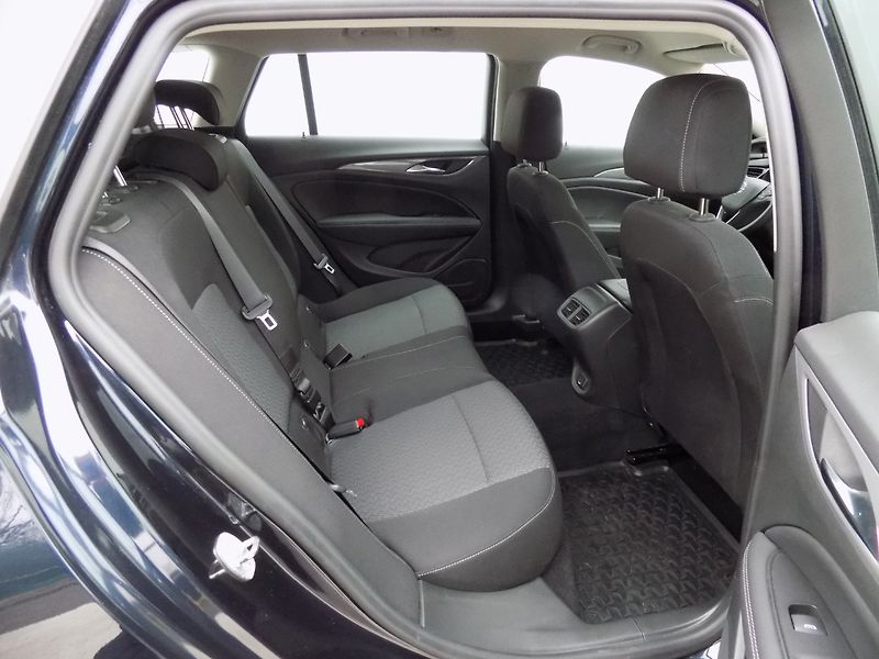 Opel Insignia (2020) 1.6 CDTI/Bussines Edition/DPH/ - fotka 18 z 39
