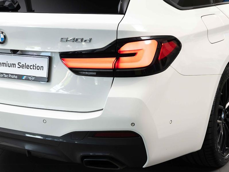 BMW Řada 5 540d xDrive - fotka 10 z 23