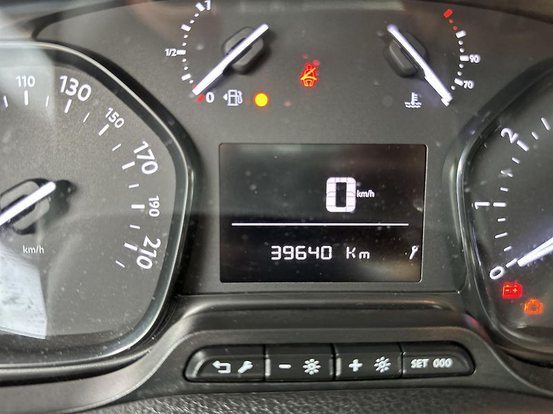 Opel Vivaro 2.0CDTi-106KW-DPH-8.MÍST-KLIMA - fotka 17 z 18
