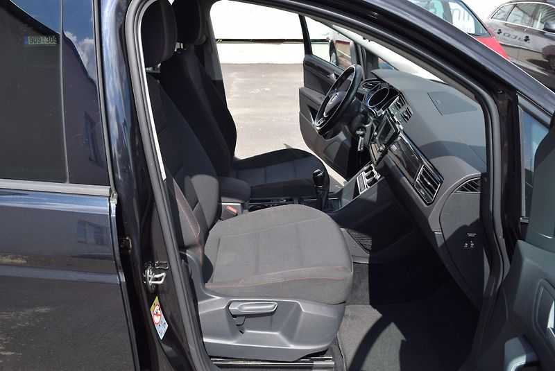 Volkswagen Touran (2017) 1.4TSI 110kw 7MÍST CLBMT NAVI - fotka 35 z 50