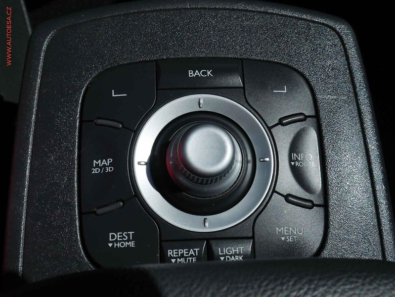 Renault Scénic (2011) 2.0i, AT, AC, park.asist - fotka 19 z 20