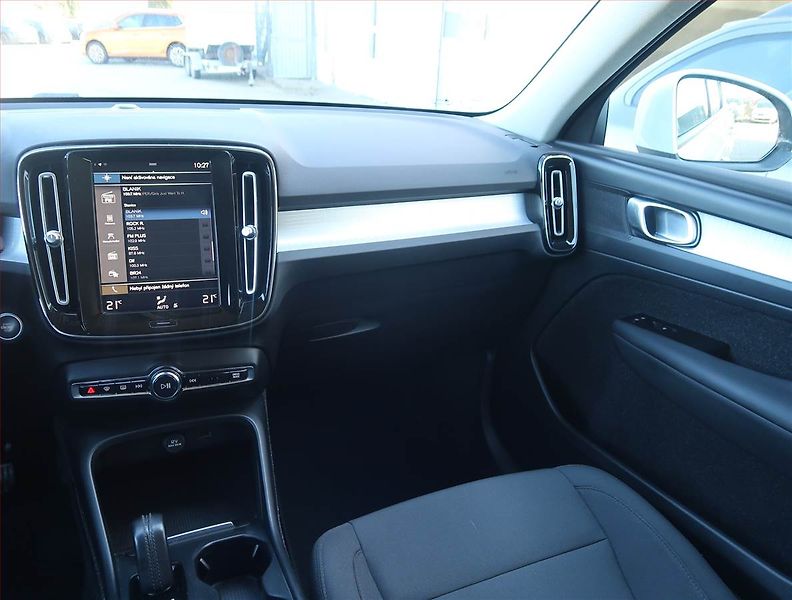 Volvo XC40 (2021) B4 - fotka 8 z 15
