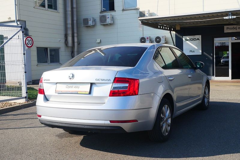 Škoda Octavia - fotka 2 z 6